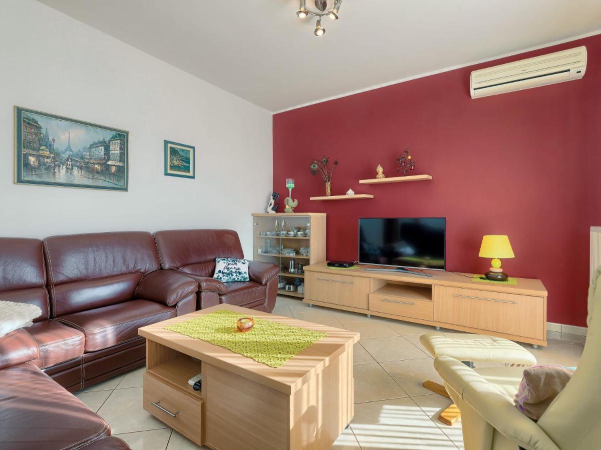 Apartment Laura By Interhome Galižana Buitenkant foto