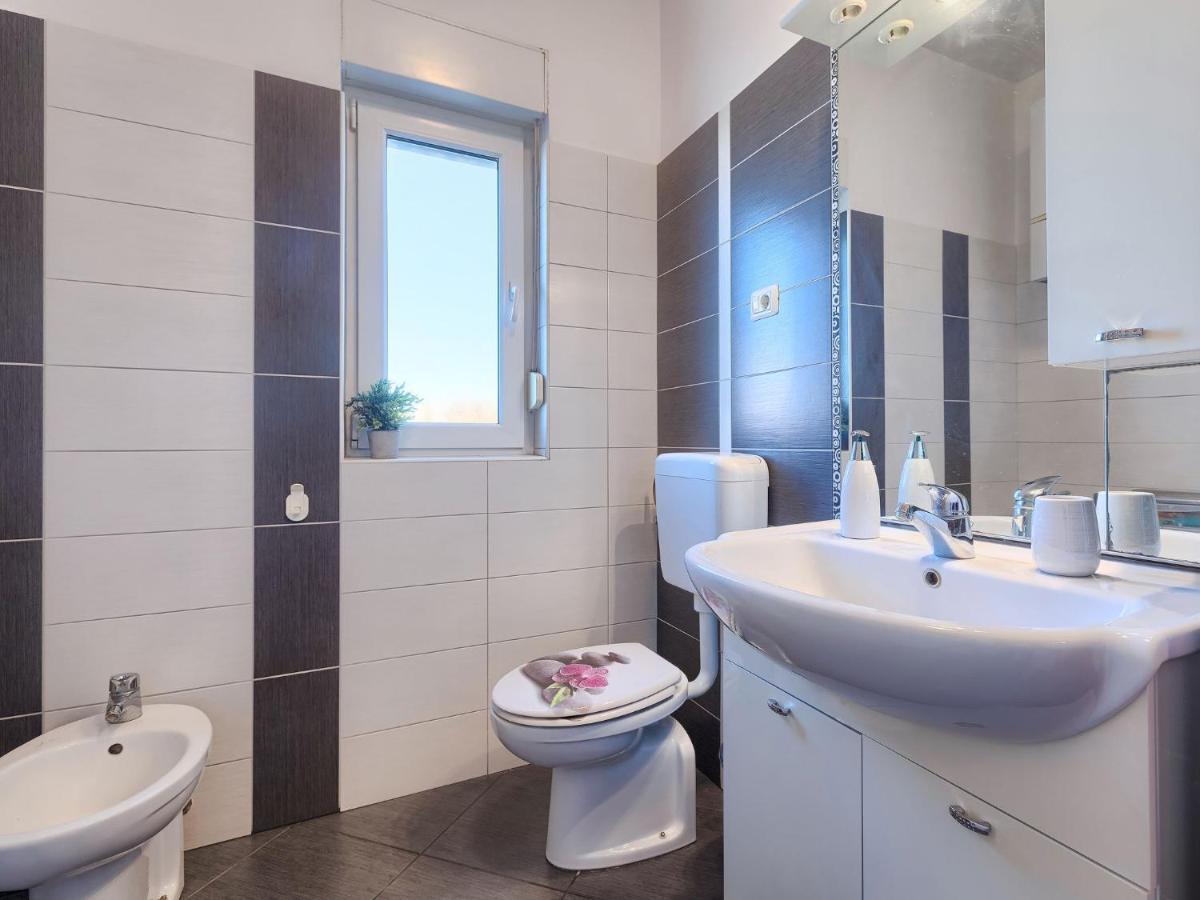 Apartment Laura By Interhome Galižana Buitenkant foto