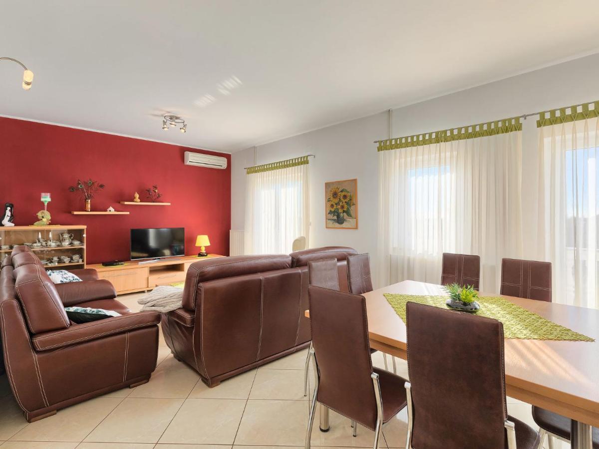 Apartment Laura By Interhome Galižana Buitenkant foto