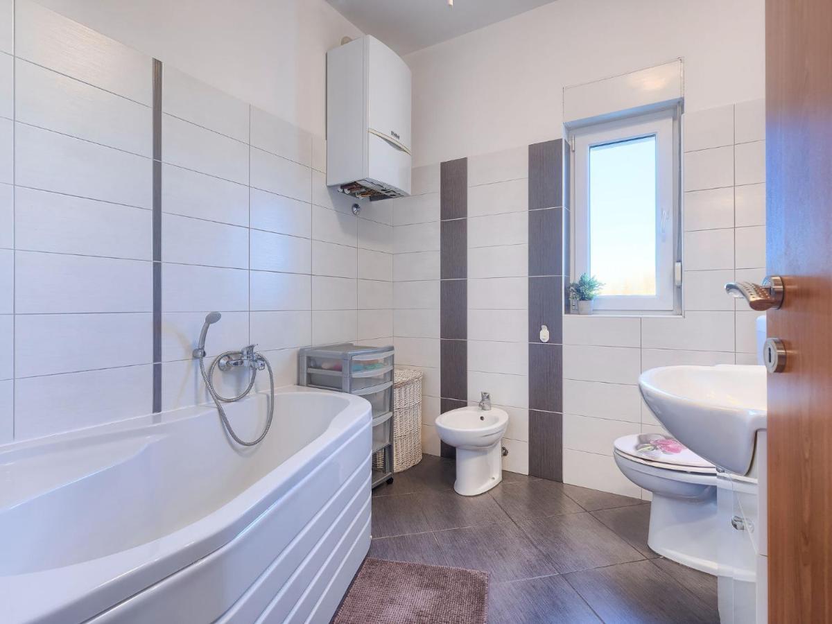 Apartment Laura By Interhome Galižana Buitenkant foto