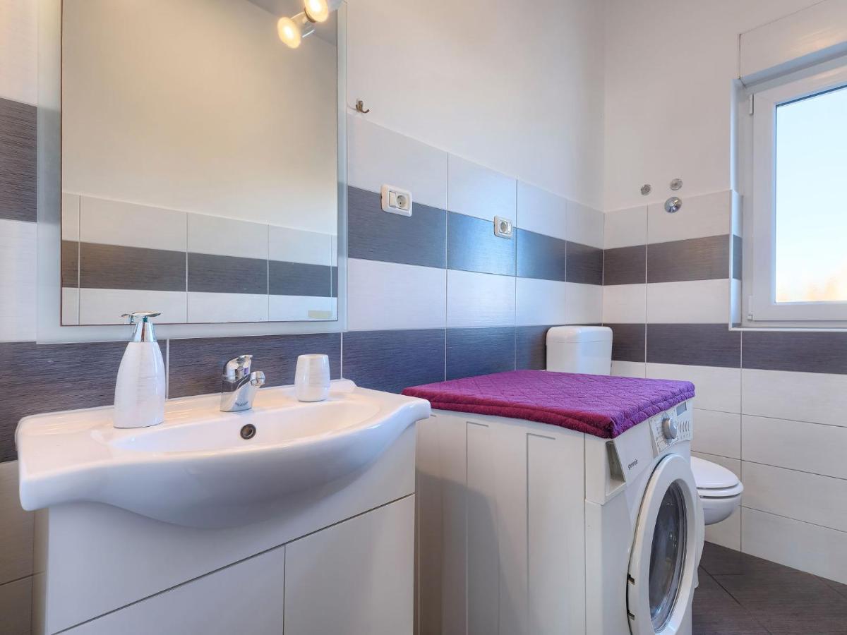 Apartment Laura By Interhome Galižana Buitenkant foto